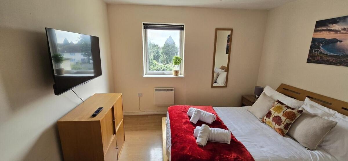 Sav Two Bed Flat Apartment Uxbridge