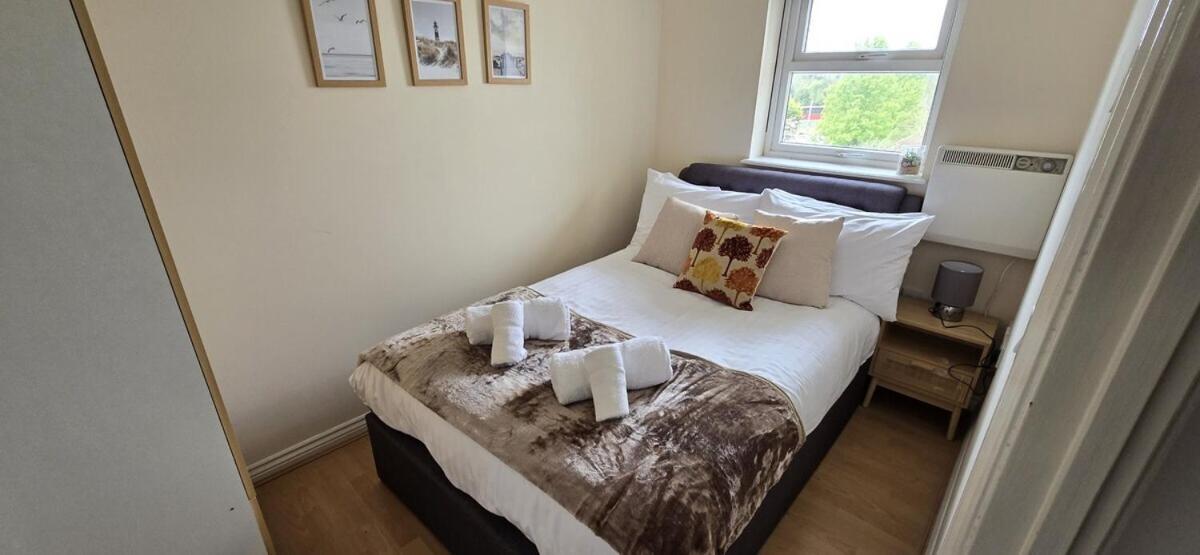 Sav Two Bed Flat Uxbridge