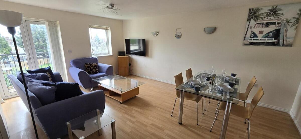Apartment Sav Two Bed Flat Uxbridge