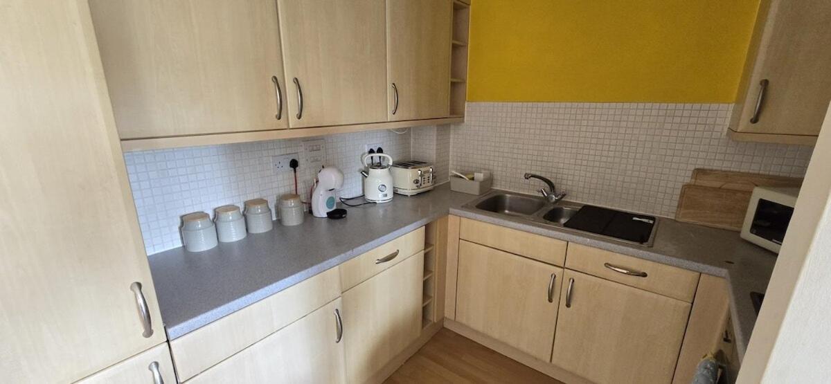 Sav Two Bed Flat * Uxbridge